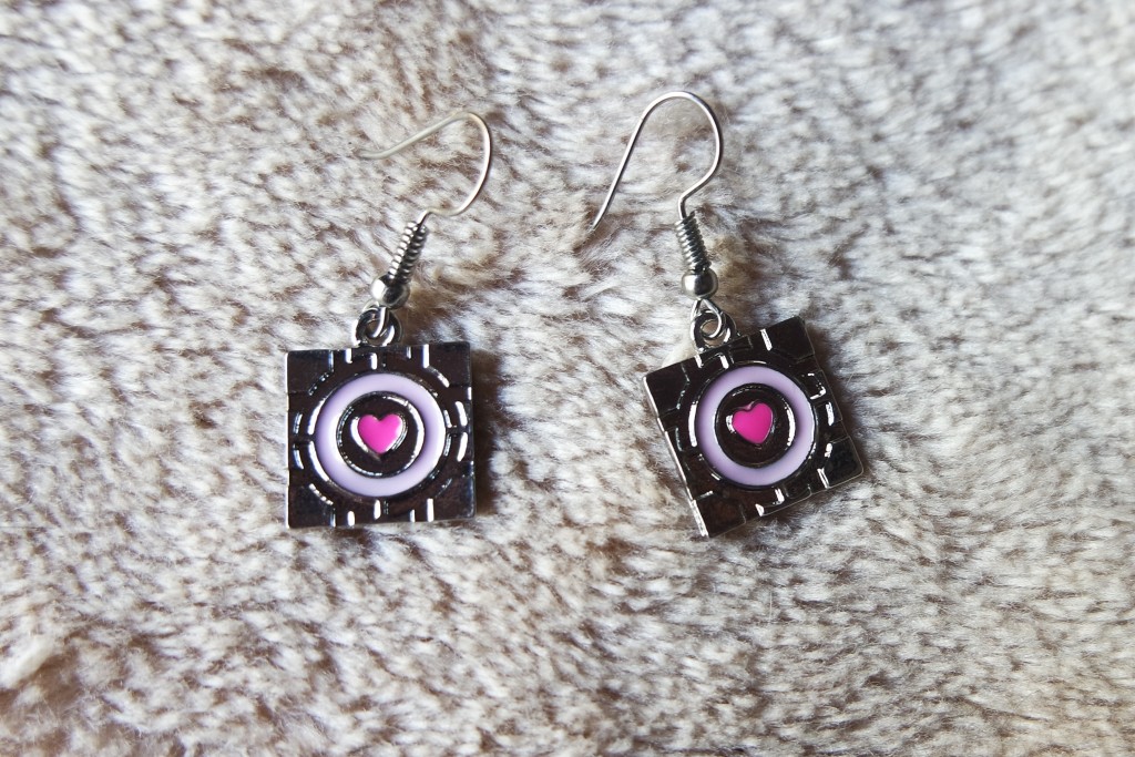 Girl Gamer Monthly - Companion Cube Earrings 01