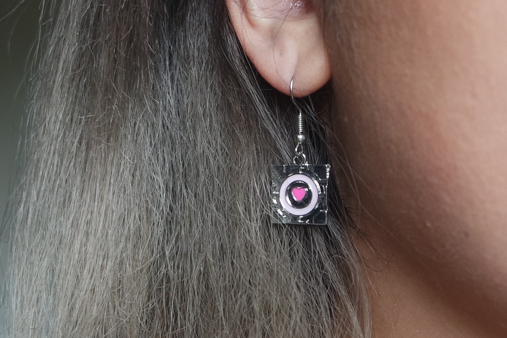 Girl Gamer Monthly - Companion Cube Earrings