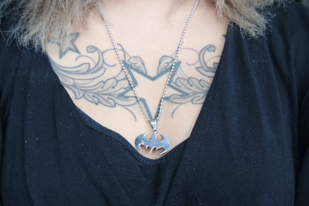 Batman Bat Symbol Necklace 02