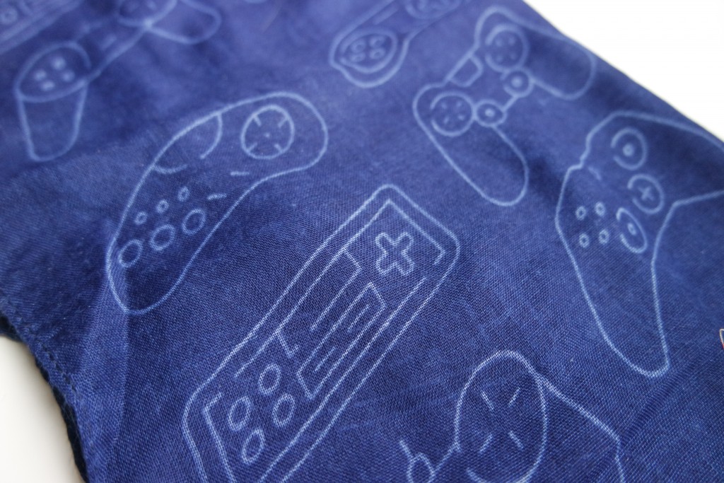 Gamer Girl Monthly Controllers Scarf 01