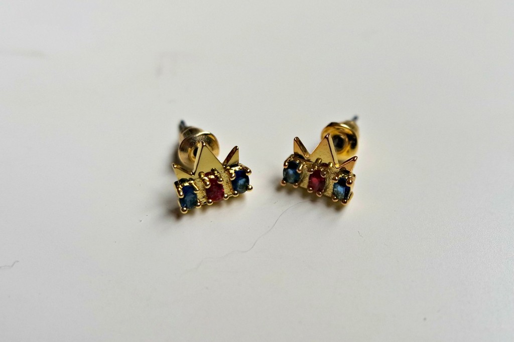 Gamer Girl Monthly Crown Earrings 02