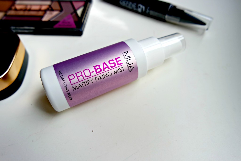 MUA Pro-Base Mattify Fixing Mist 01