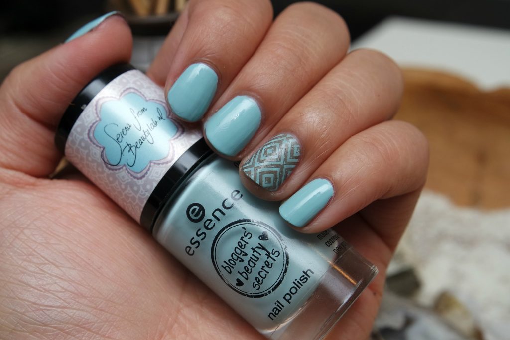 Essence 04 Shine Bright swatch 01