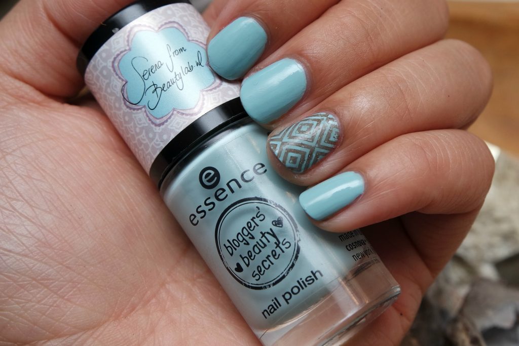 Essence 04 Shine Bright swatch 02