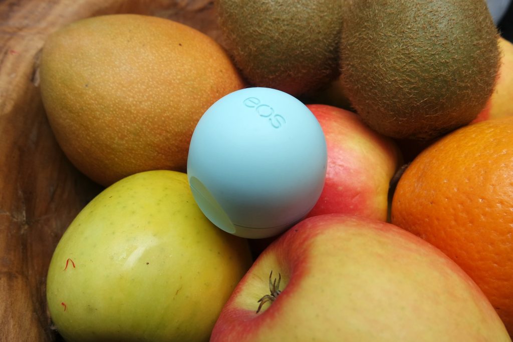 eos lipbalm in Sweet Mint 01