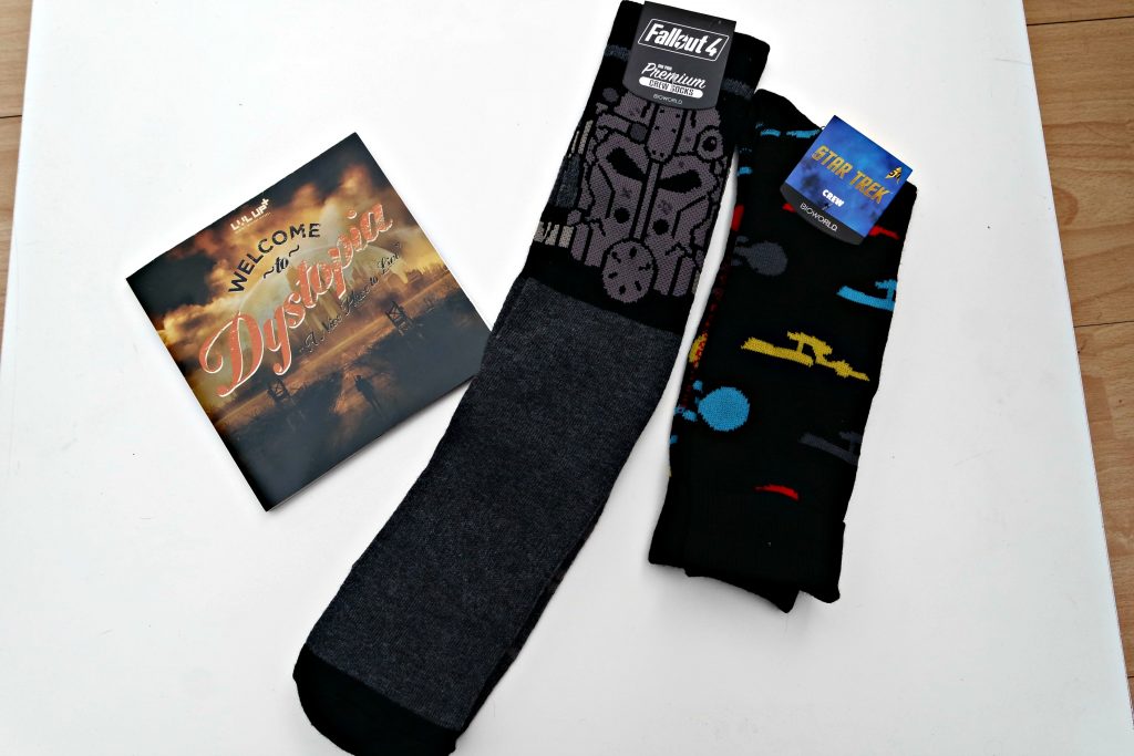 Loot crate lvl up socks Dystopia june 2016 01