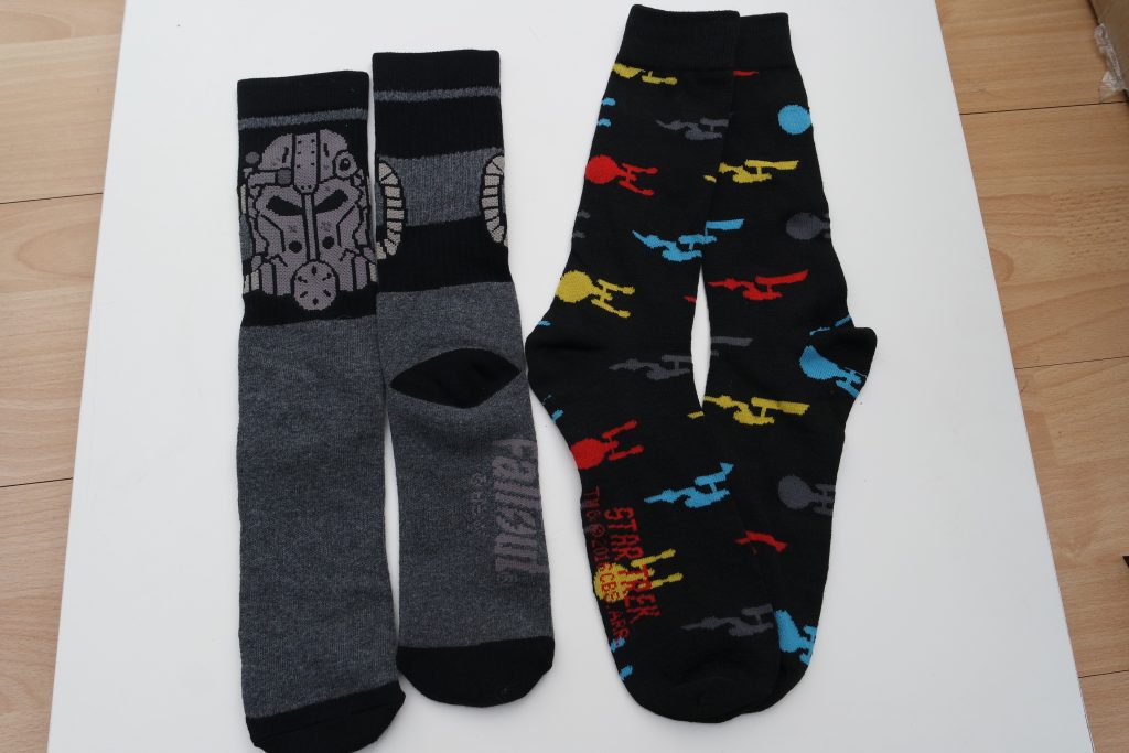 Loot crate lvl up socks Dystopia june 2016 02