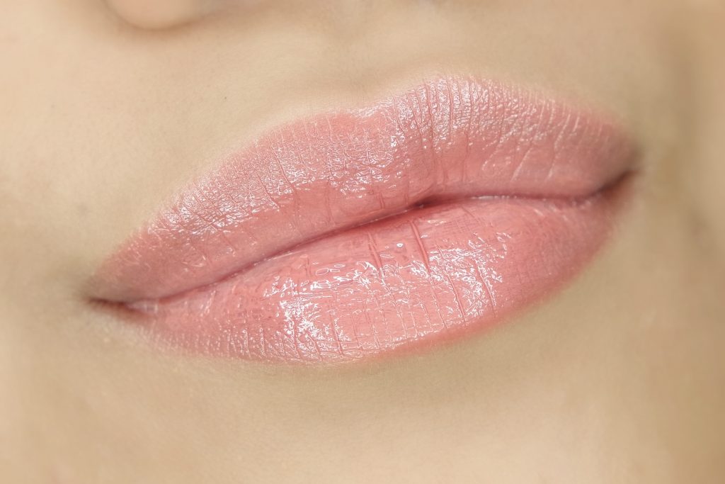 babor-fall-winter-2016-glossy-lip-color-in-wild-roses-swatch