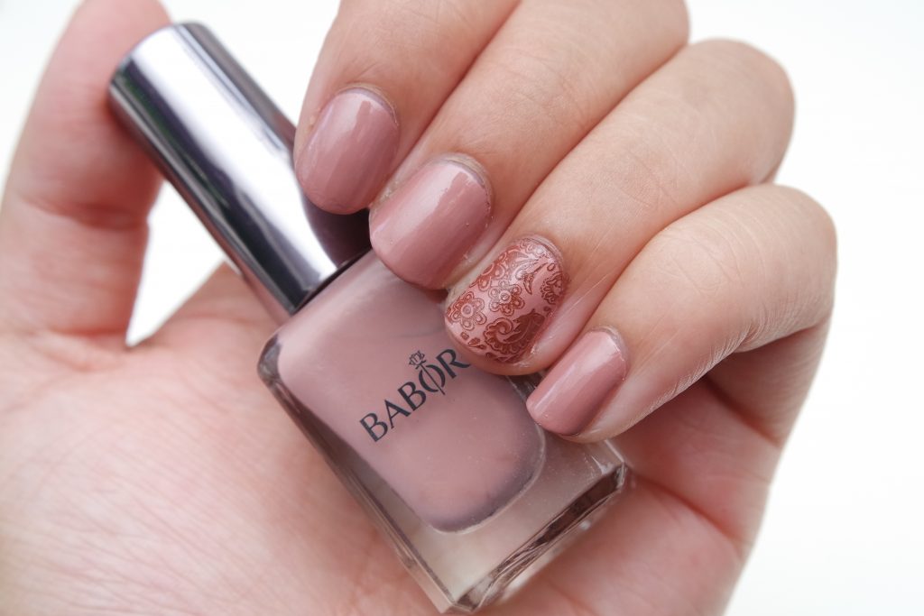 babor-nail-polish-05-wild-roses-swatch