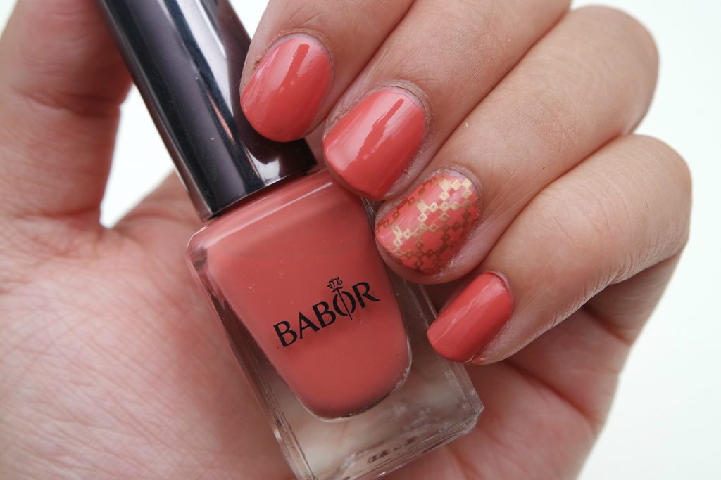 babor-nail-polish-06-orange-sundown-swatch