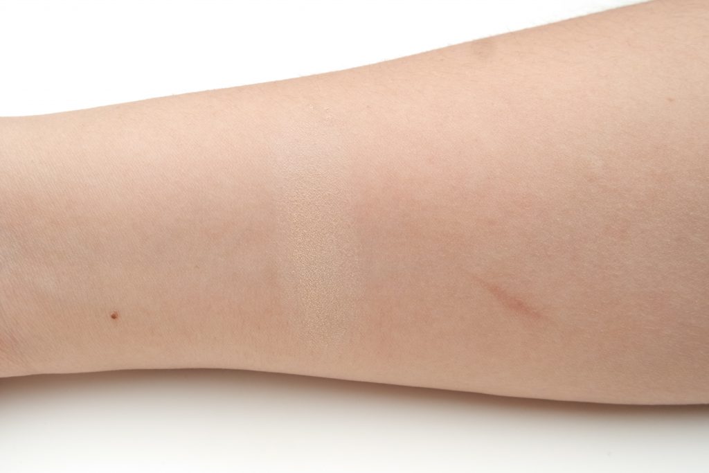 etos-compact-powder-in-ivory-swatch