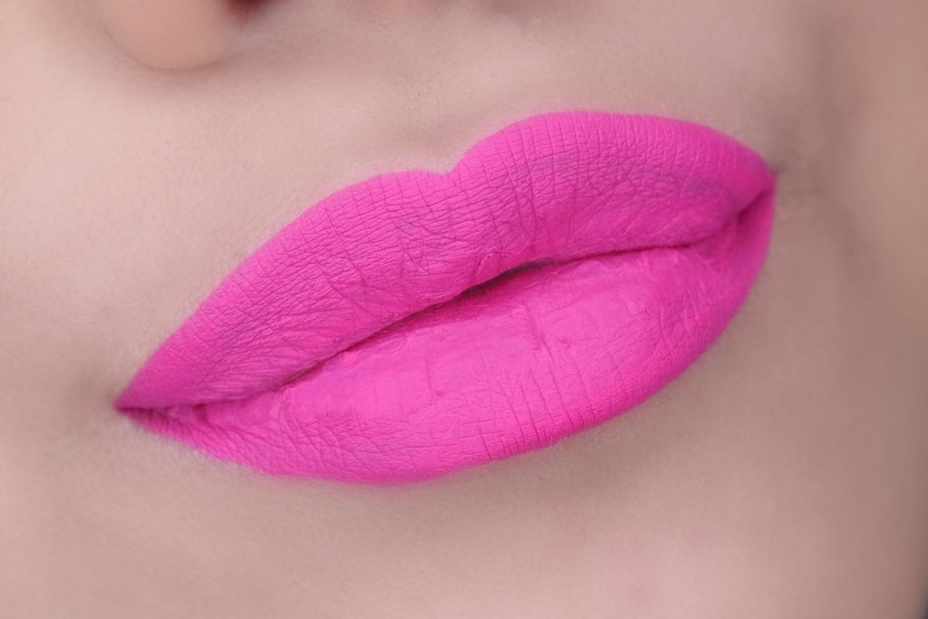 kat-von-d-backstage-bambi-everlasting-liquid-lipstick-swatch-01-the-beautynerd