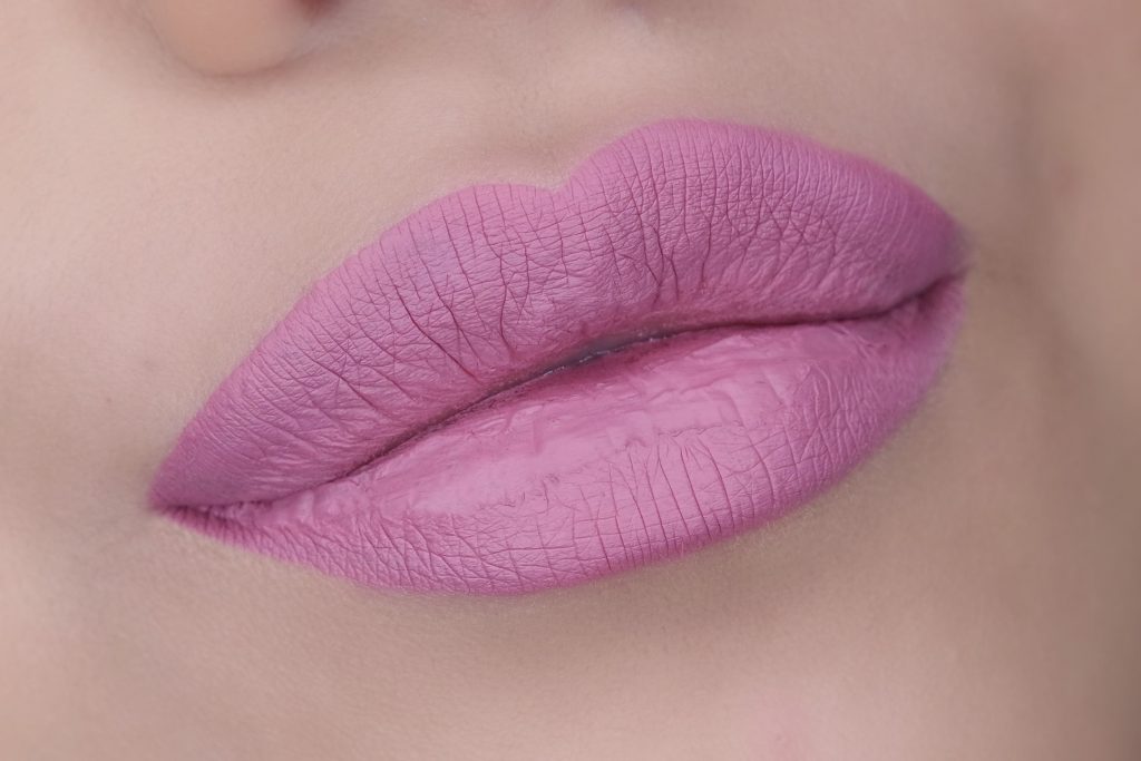kat-von-d-lovesick-everlasting-liquid-lipstick-swatch-01-the-beautynerd