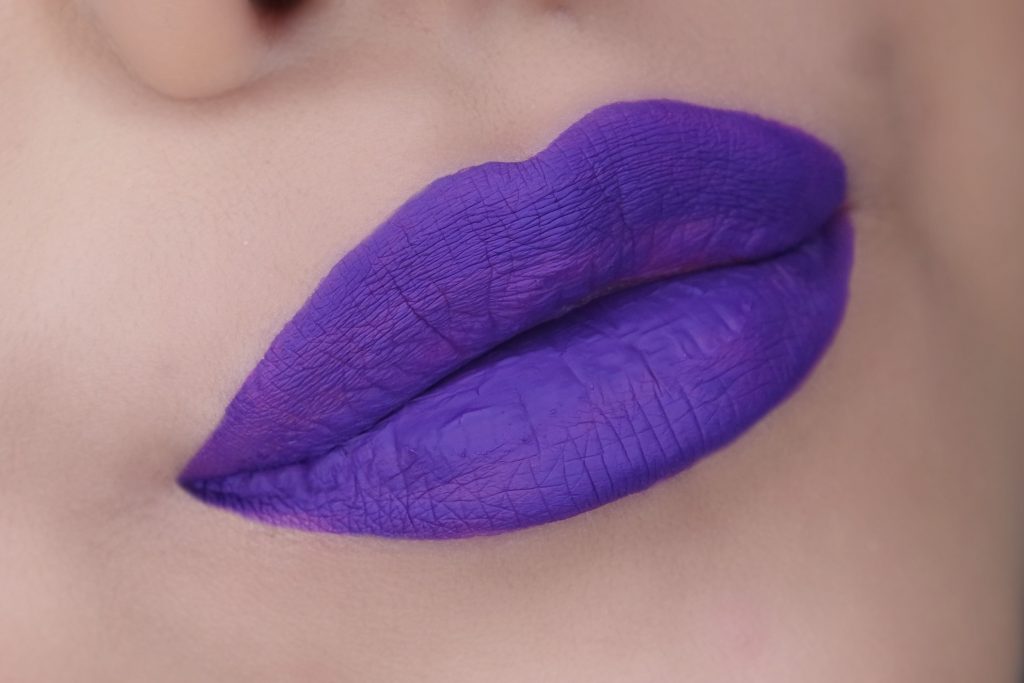 kat-von-d-roxy-everlasting-liquid-lipstick-swatch-01-the-beautynerd