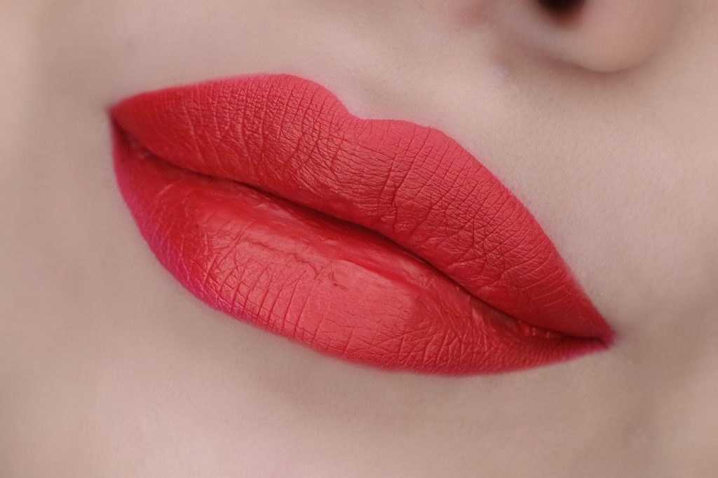 kat-von-d-santa-sangre-everlasting-liquid-lipstick-swatch-01-the-beautynerd