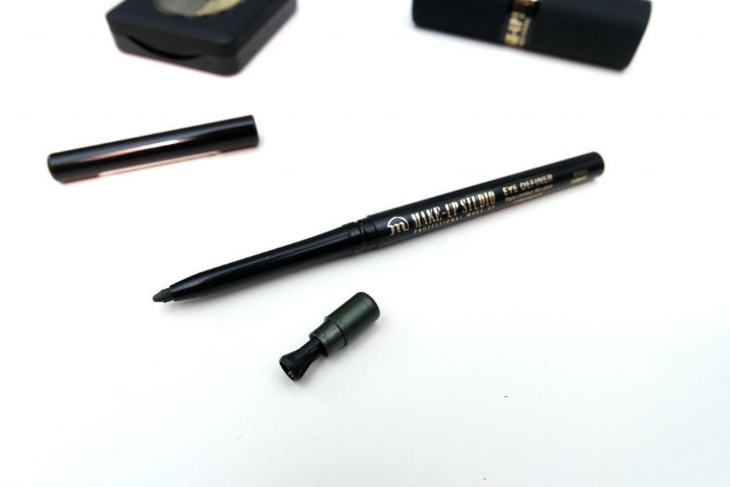 make-up-studio-eyeshadow-eye-definer-green-forest-02