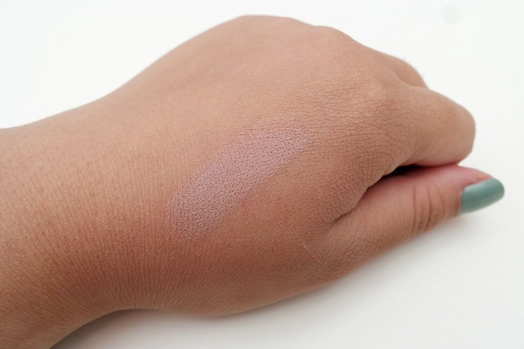 make-up-studio-lipstick-in-edgy-nude-swatch-01
