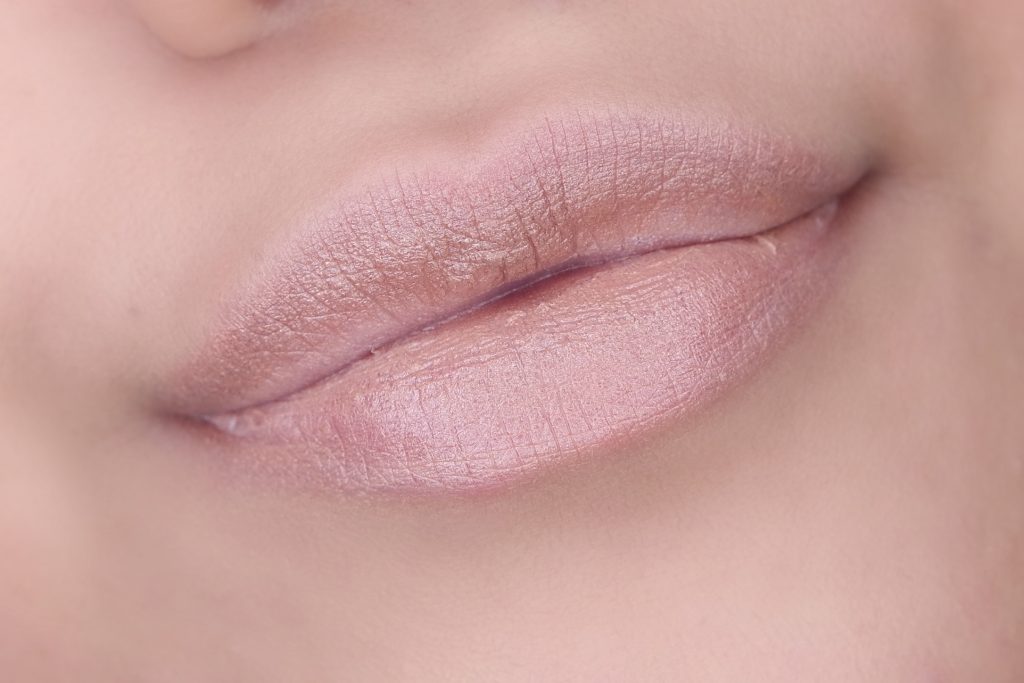 make-up-studio-lipstick-in-edgy-nude-swatch-02