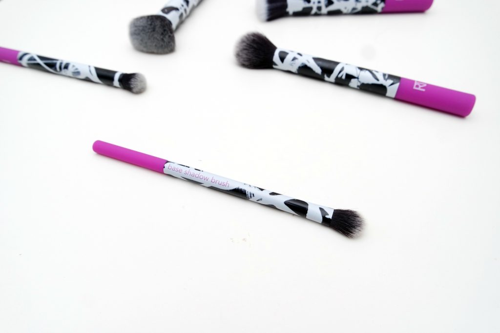 real-techniques-base-shadow-brush-your-picks-berlin-01