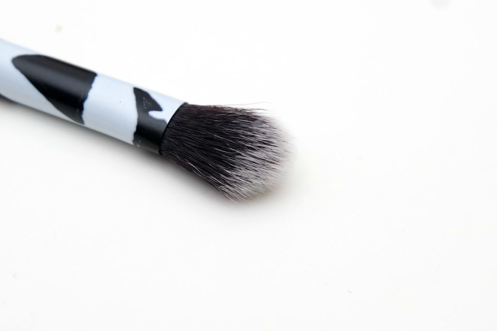 real-techniques-base-shadow-brush-your-picks-berlin-02