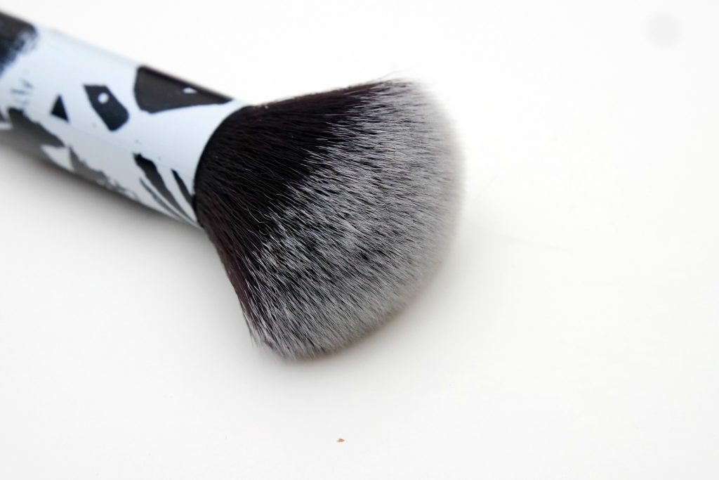 real-techniques-buffing-brush-your-picks-berlin-02