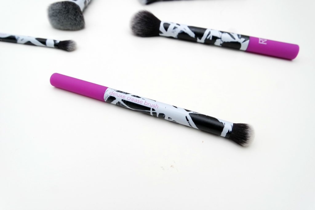 real-techniques-deluxe-crease-brush-your-picks-berlin-01