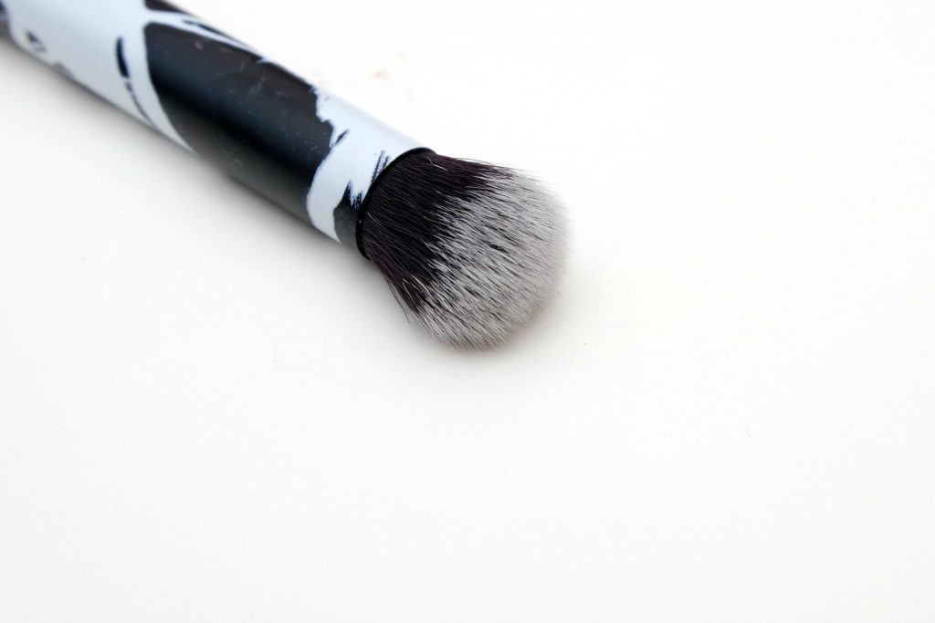 real-techniques-deluxe-crease-brush-your-picks-berlin-02