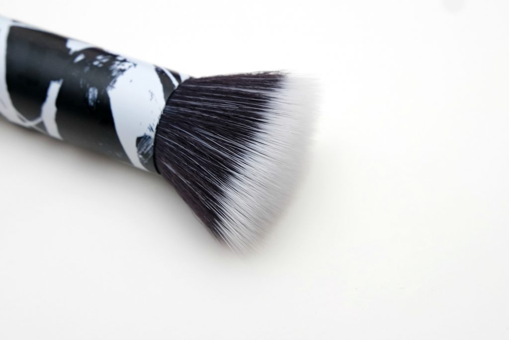 real-techniques-stippling-brush-your-picks-berlin-02