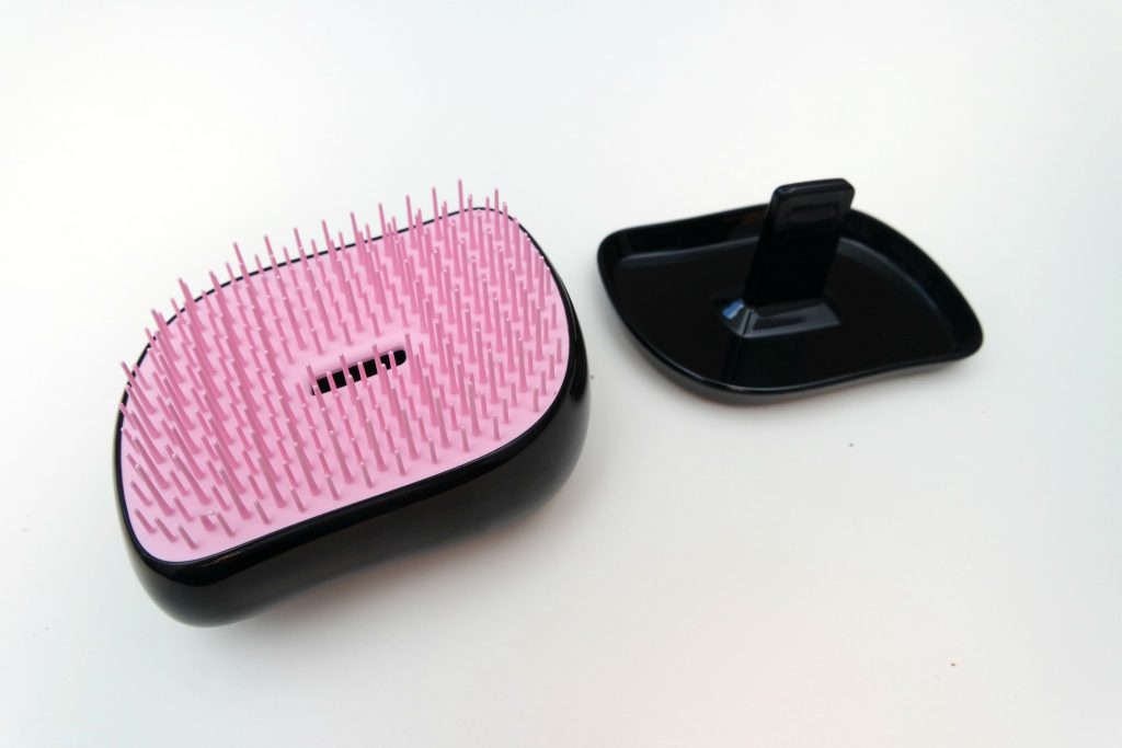 tangle-teezer-x-lulu-guinness-05