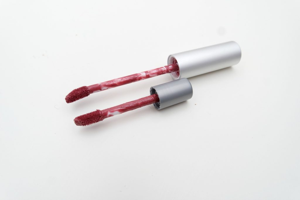 thebalm-meet-matte-hughes-6-mini-long-lasting-liquid-lipsticks-set-08