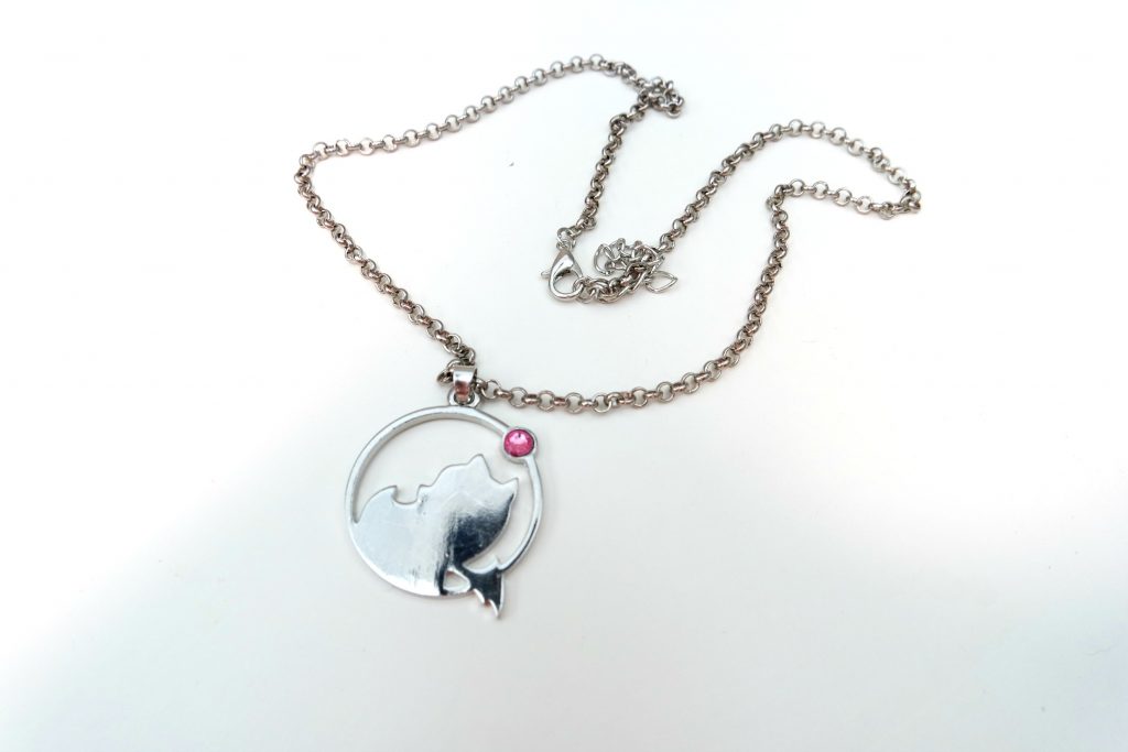 gamer-girl-monthly-september-2016-final-fantasy-moogle-necklace-02