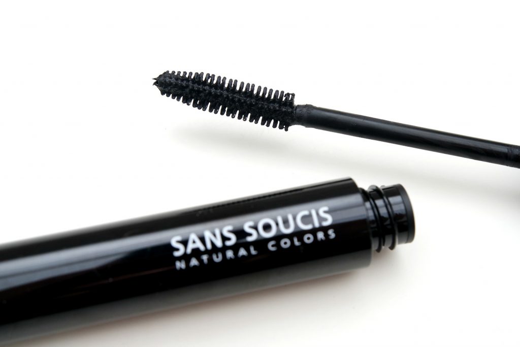 sans-soucis-all-in-one-3d-effect-mascara-in-deep-black-02