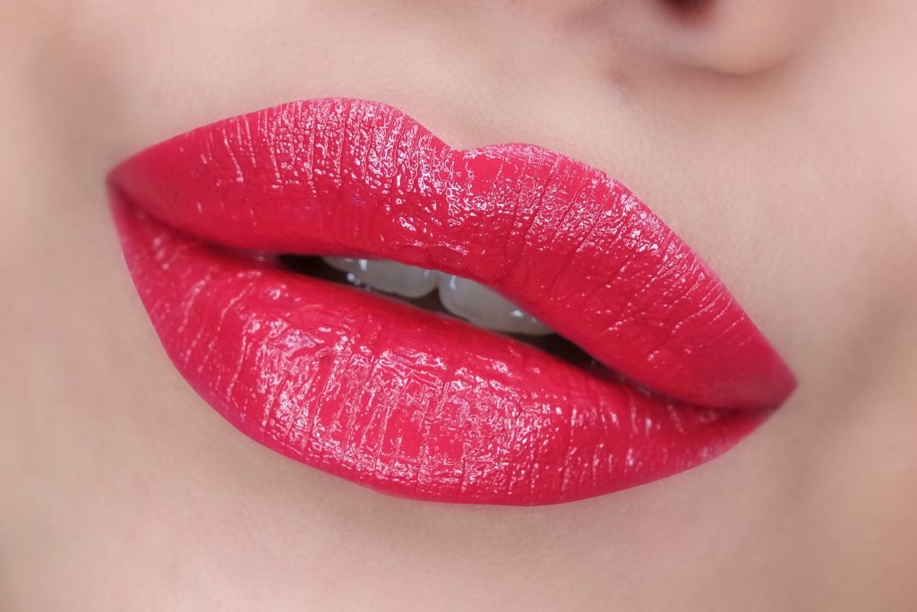 teeez-cosmetics-eves-ready-to-wear-lipstick-in-romantic-red-04