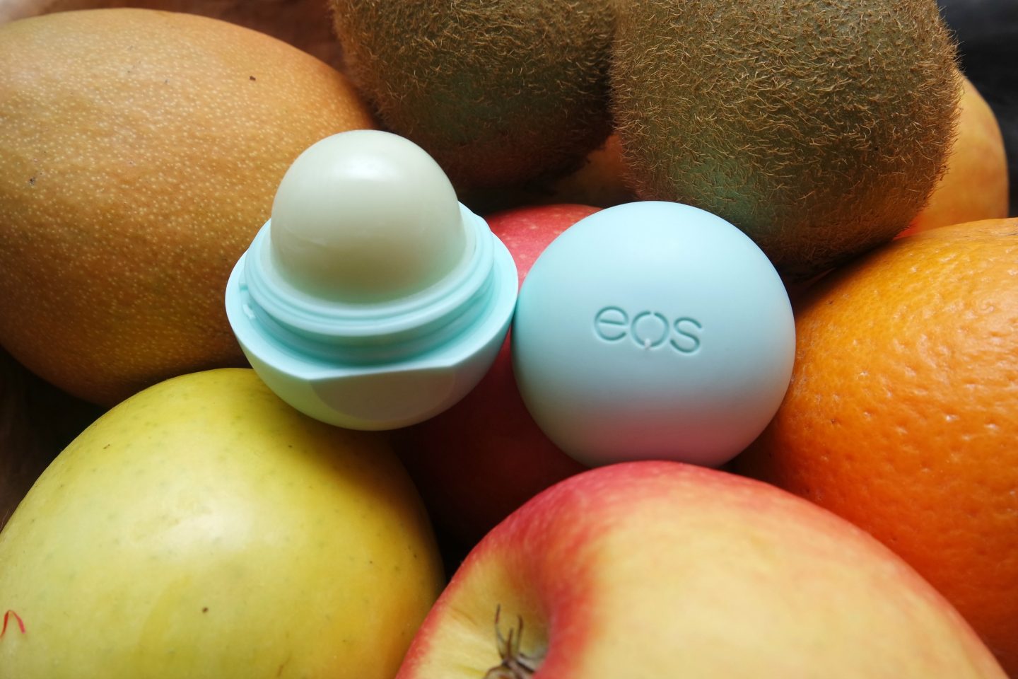 eos lipbalm in Sweet Mint