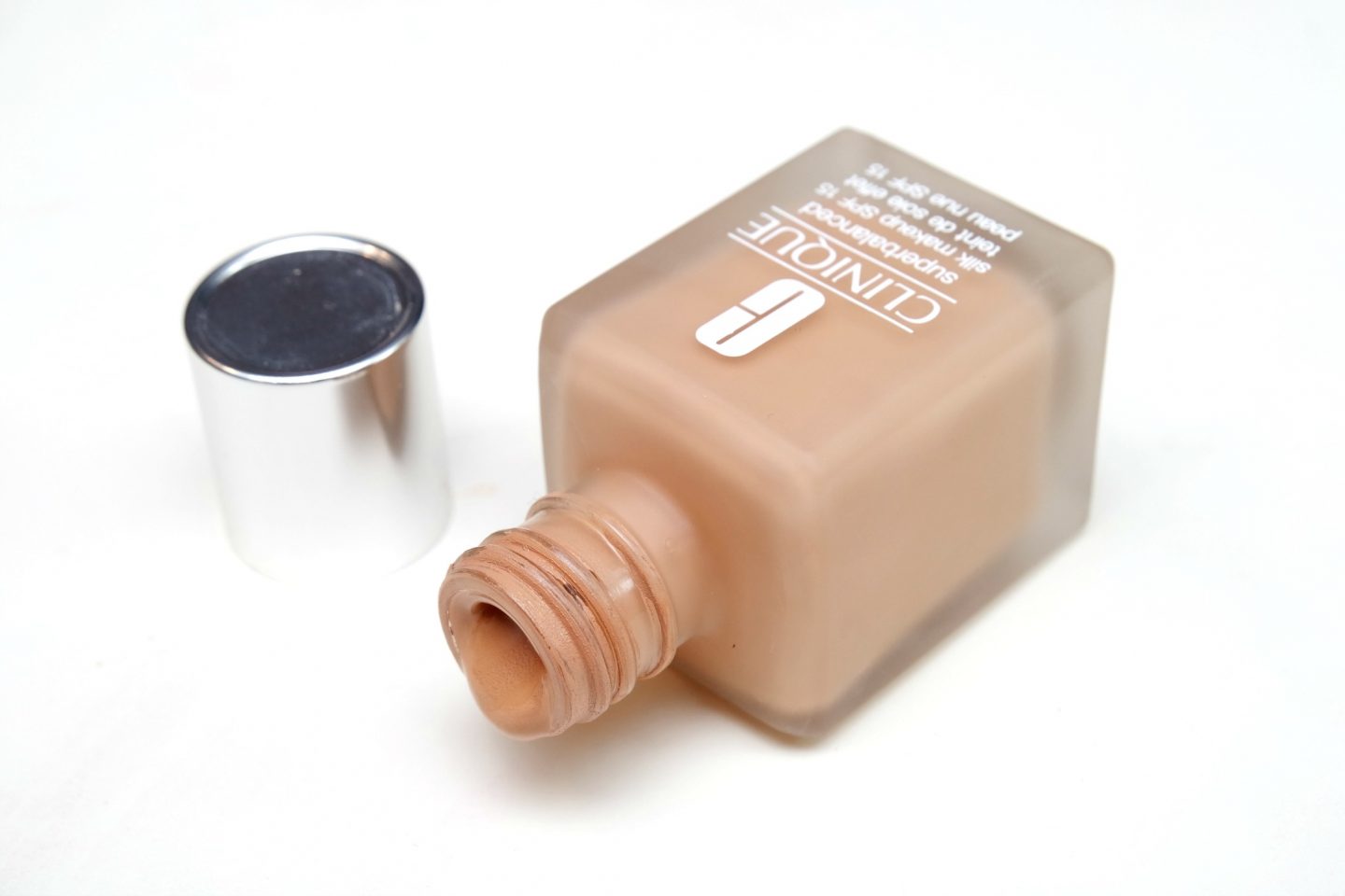 Clinique Superbalanced Silk Makeup SPF 15 Foundation