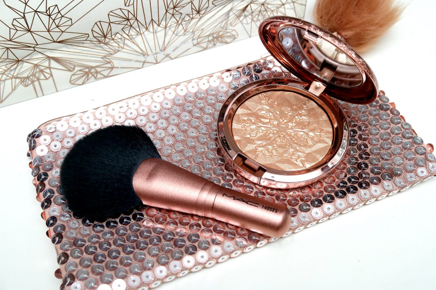 MAC Snow Ball Face Bag Gold – Holiday 2017